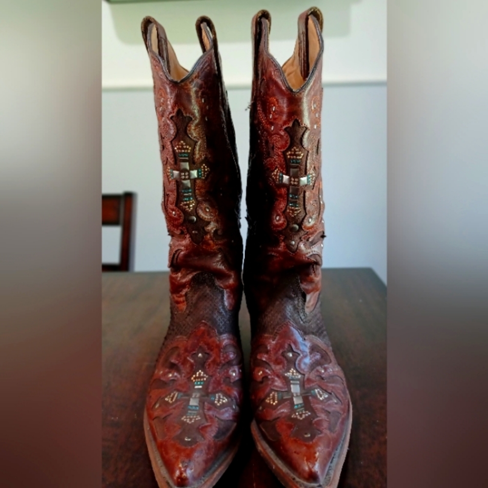 Corral boots with Swarovski crystals